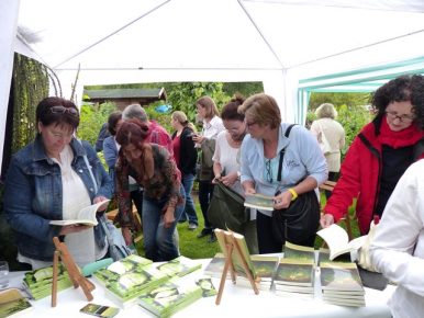 "Wildgewordene Kräuter" - Lesung im Kräutergarten am Nonnenpfad