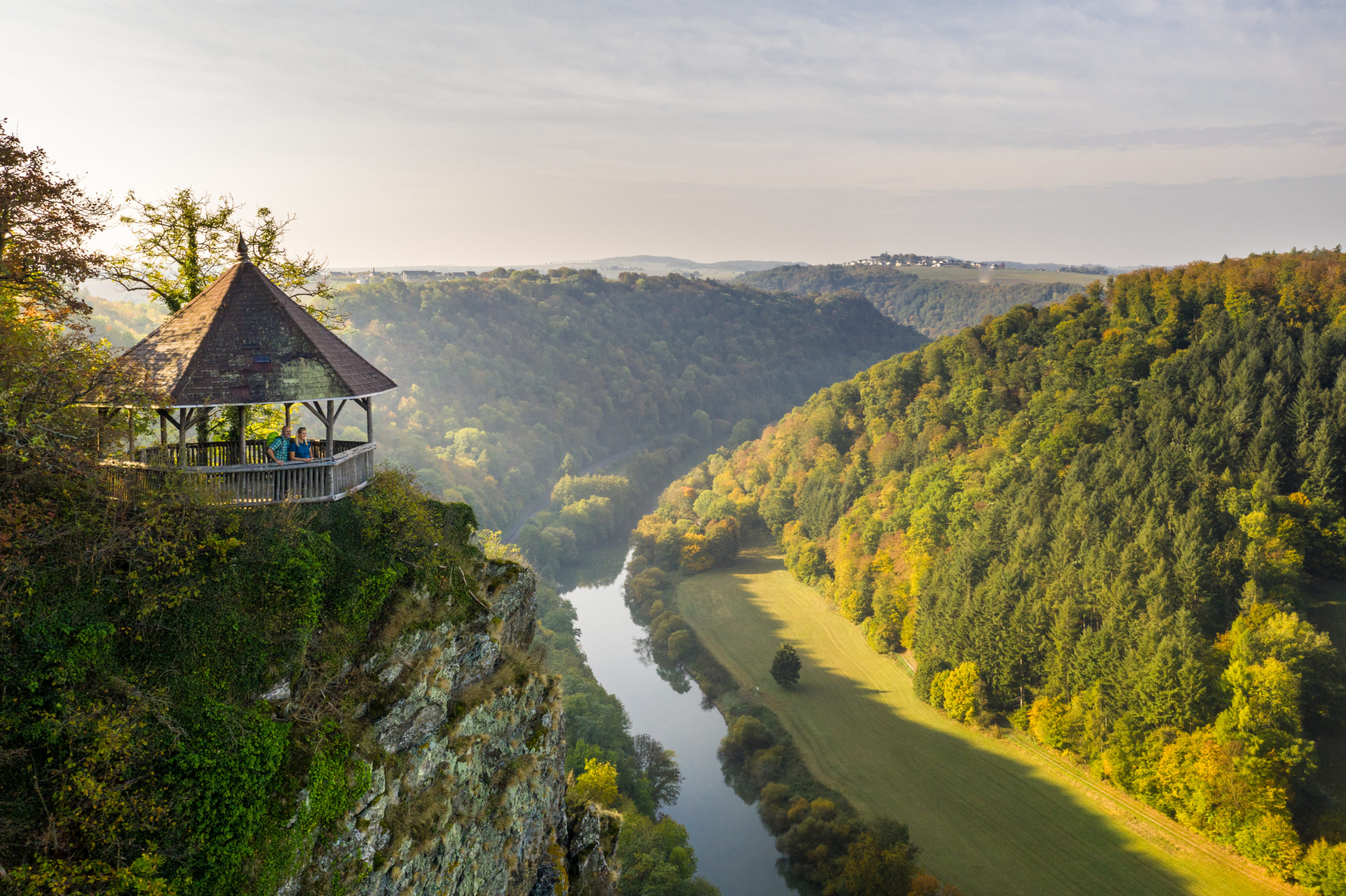 Landschaftsfoto, Blick auf die Lahn bei Sonnenaufgang