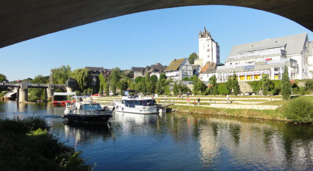 Mit dem Motorboot unterwegs